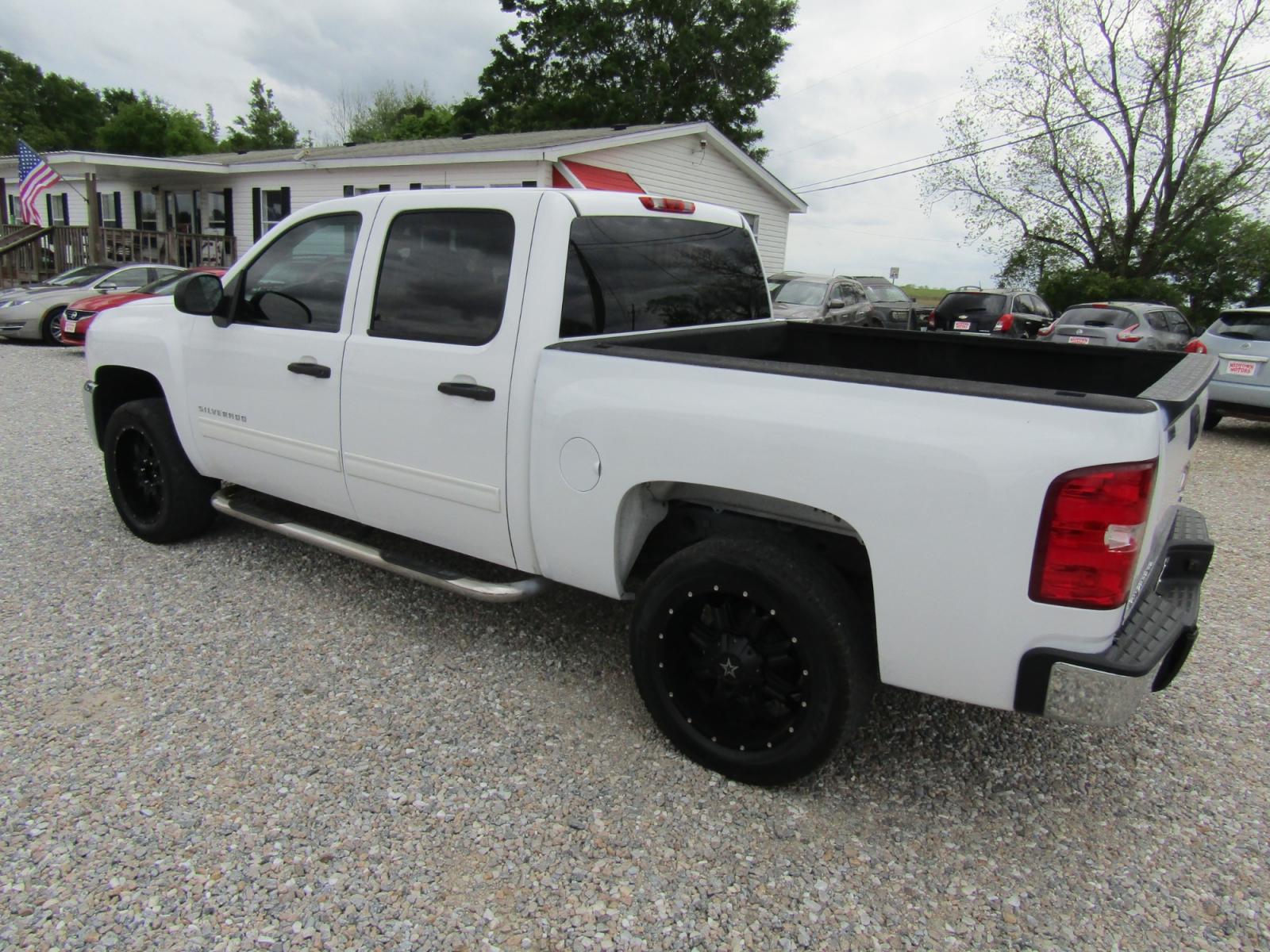 2013 White /Gray Chevrolet Silverado 1500 LT Crew Cab 2WD (3GCPCSEA8DG) with an 4.8L V8 OHV 16V engine, Automatic transmission, located at 15016 S Hwy 231, Midland City, AL, 36350, (334) 983-3001, 31.306210, -85.495277 - Photo #5